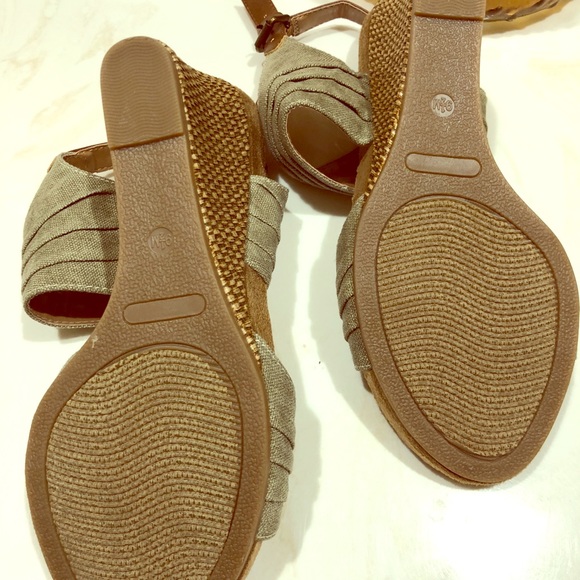 Fabric Wedges, never worn - Picture 2 of 2